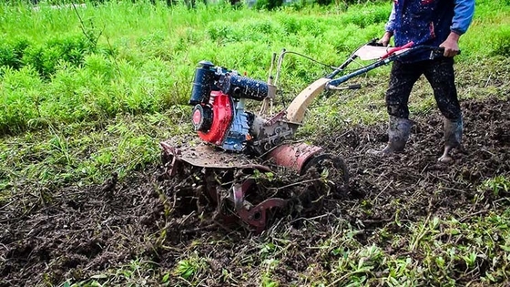 4 kW Hochsicherheitsstufe Mehrfunktions-Landwirtschaftsmaschine Benzinmotor 4WD 170f Mini Tiller