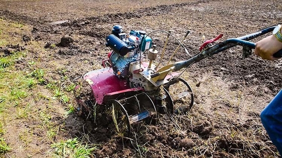 4 kW Hochsicherheitsstufe Mehrfunktions-Landwirtschaftsmaschine Benzinmotor 4WD 170f Mini Tiller