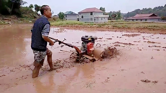 Wasser- und Landgetriebe mit Mini-Rotationskultivator mit verstellbarer Arbeitsbreite